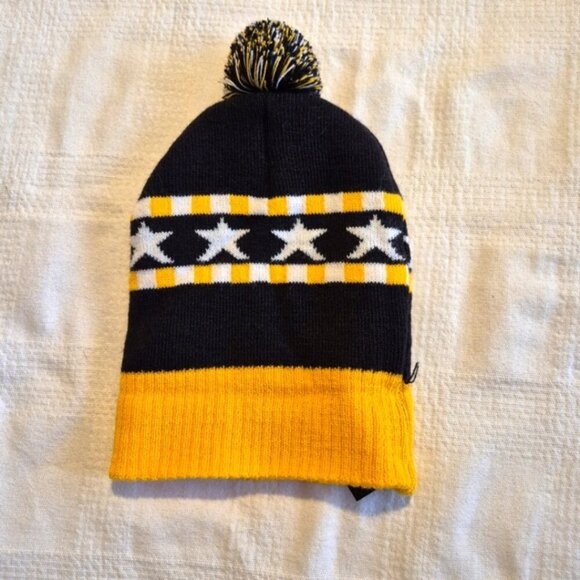 Reebok Boston Bruins boys size 2-4 child knit beanie with pom pom, EUC - Picture 5 of 5